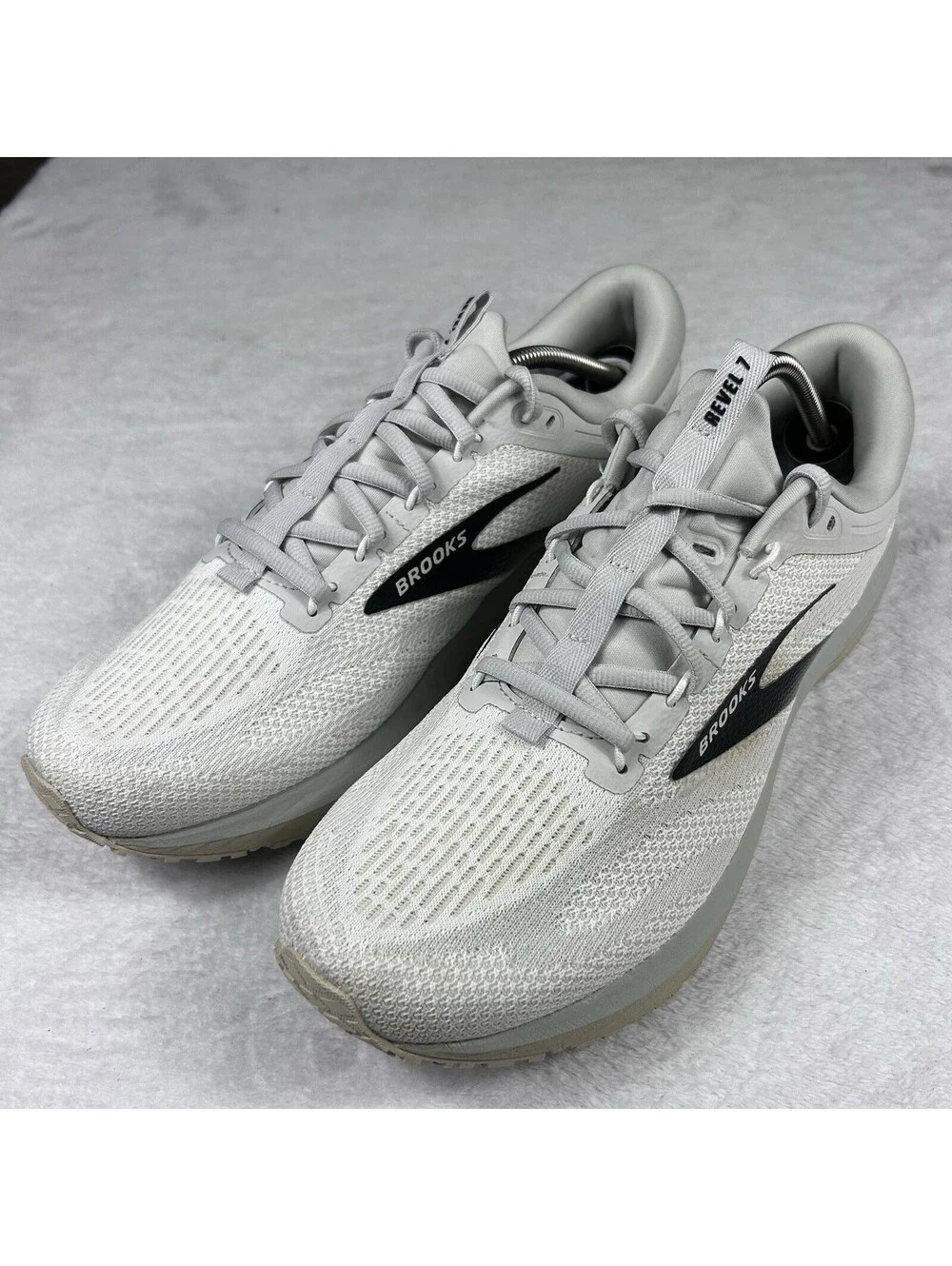 Brooks Revel 7 Running Shoes Men's Size 13 White Black Tan Athletic Sneakers